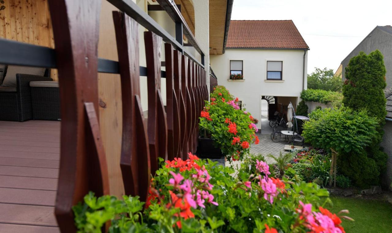 Blumenhof Wegleitner Hotell Illmitz Exteriör bild