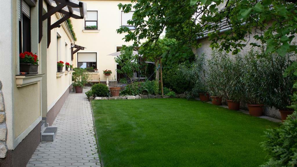 Blumenhof Wegleitner Hotell Illmitz Exteriör bild